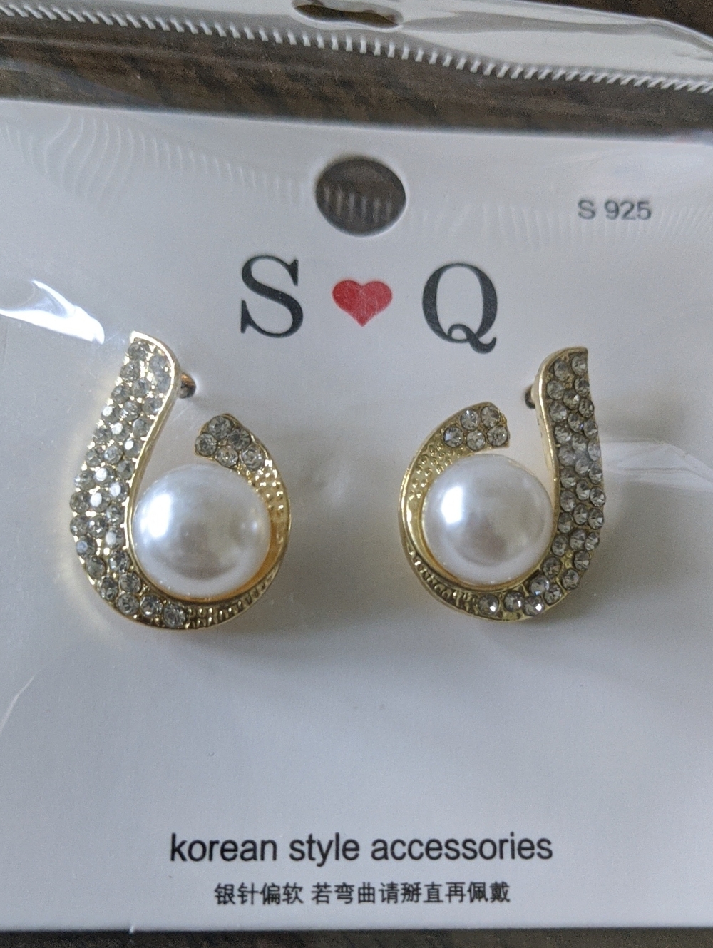 S♡Q Gold Pearl and Crystal Stud Earrings - White Pearl